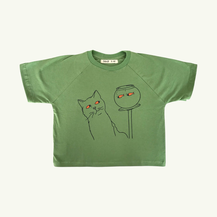 suspicious cat tee on stork
